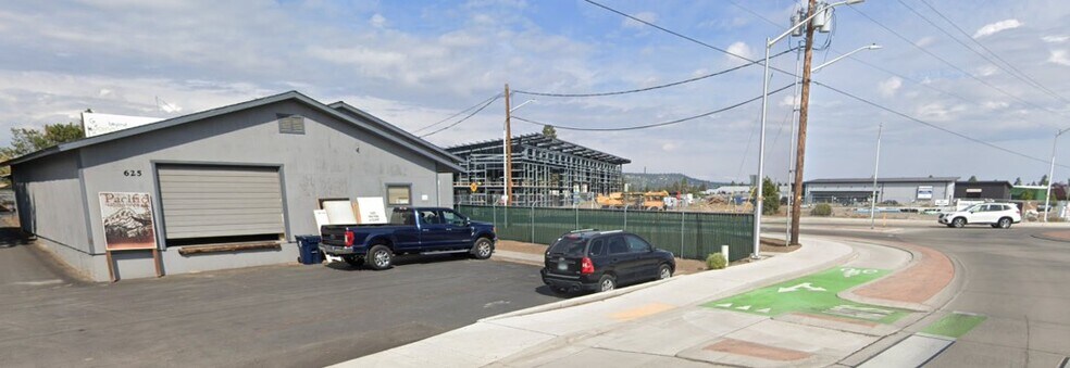 More Photos Of 625 SE 9th St, Bend Warehouse For Sale