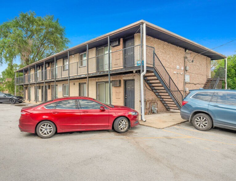 More Photos Of 12531 S Ashland Ave, Calumet Park Apartments For Sale