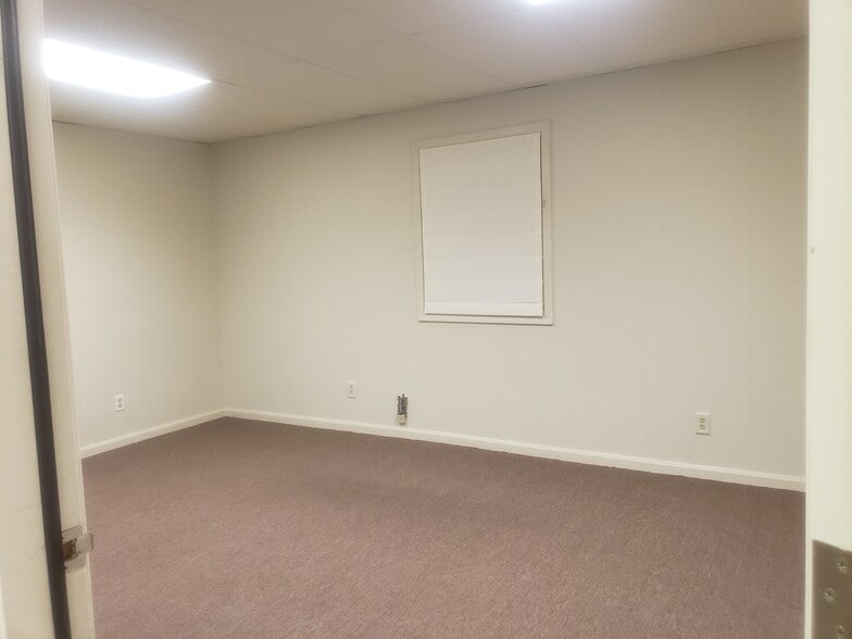 More Photos Of 21945 Three Notch Rd, Lexington Park Office For Lease