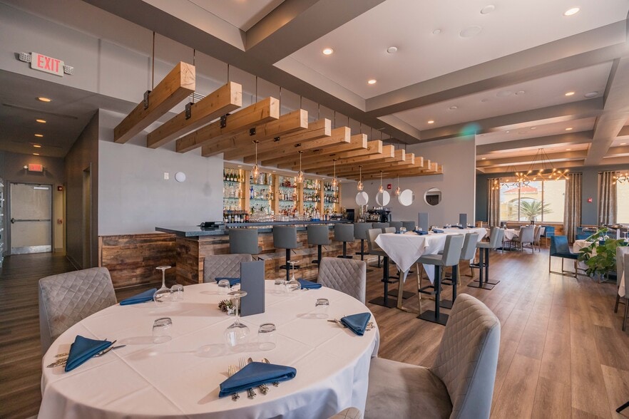 More Photos Of 831 N 1st St, Jacksonville Beach General Retail For Sale