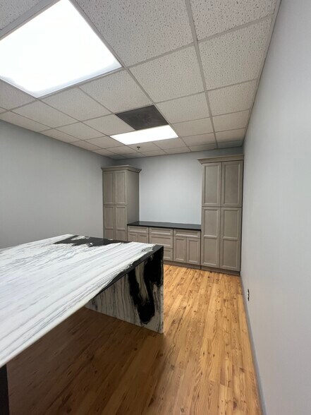 More Photos Of 2575 Cobb International Blvd, Kennesaw Warehouse For Lease
