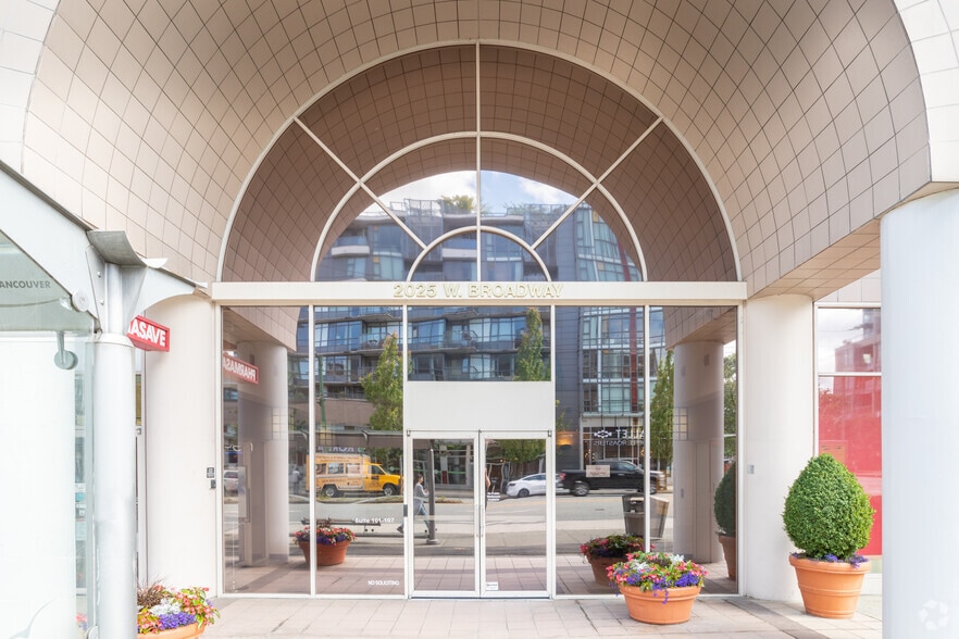 More Photos Of 2025 W Broadway, Vancouver Office For Lease