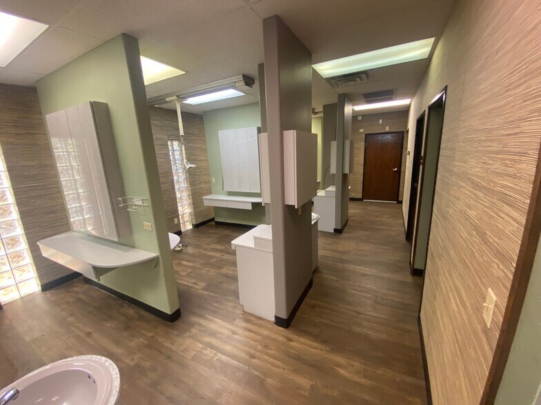 More Photos Of 12020 N 35th Ave, Phoenix Medical For Sale