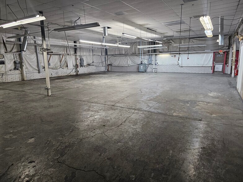 More Photos Of 2908 S Highland Dr, Las Vegas Warehouse For Lease