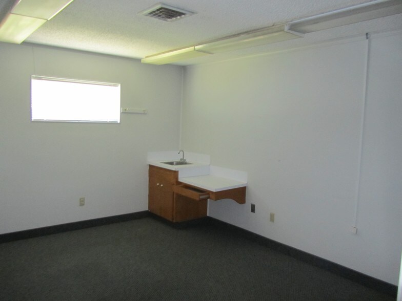 More Photos Of 1133 E Sinton St, Sinton Office For Sale