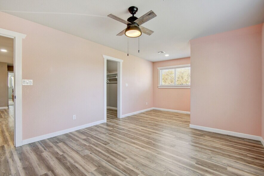 More Photos Of 4748 N 4318, Pryor Flex For Sale