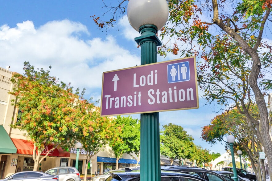 More Photos Of 10 S School St, Lodi Storefront Retail Office For Sale