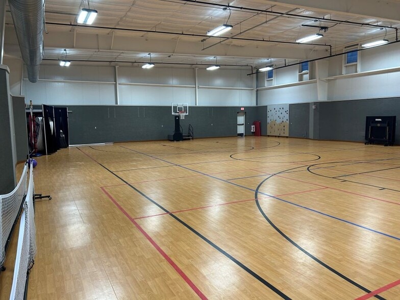 More Photos Of 4975 E Traverse Hwy, Traverse City Specialty For Lease