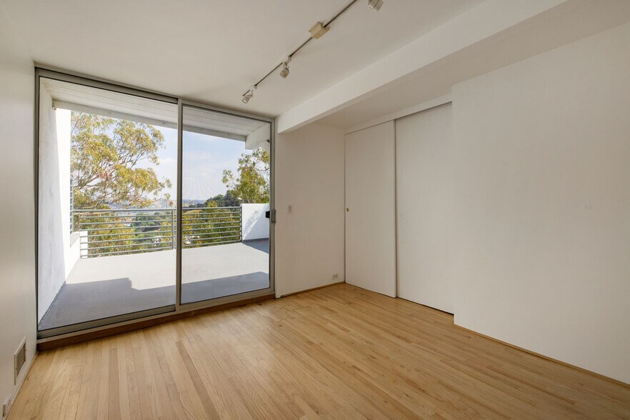 More Photos Of 2330 Silver Ridge Ave, Los Angeles Apartments For Sale