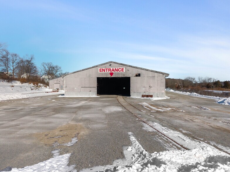 More Photos Of 45 Richards Grove Rd, Quaker Hill Service For Sale