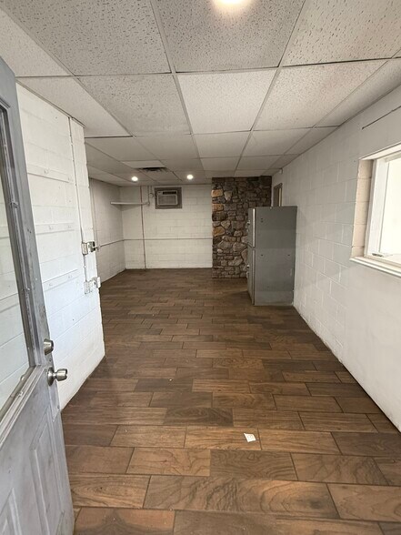 More Photos Of 1590 5th St, Ewing Office For Lease