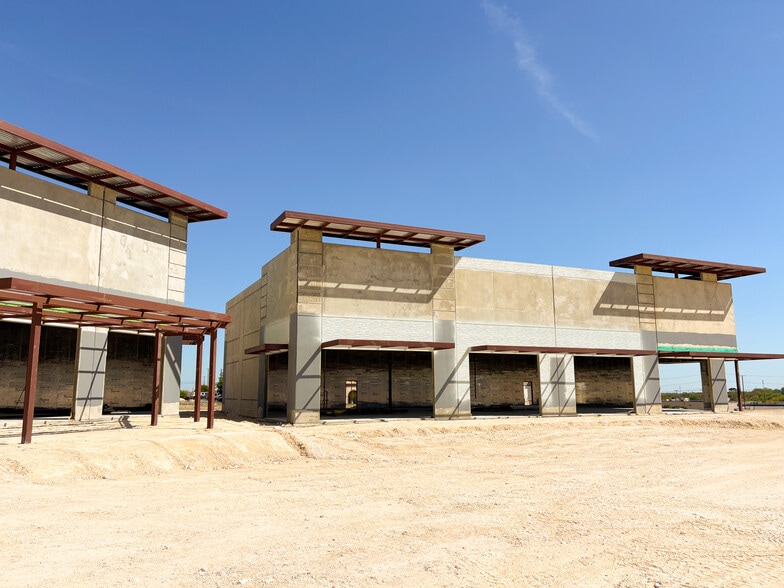 More Photos Of 21114 US-281, San Antonio Freestanding For Lease