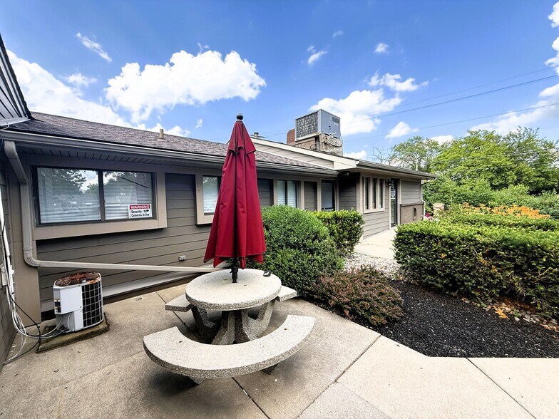 More Photos Of 5685 Highland Rd, Waterford Medical For Sale