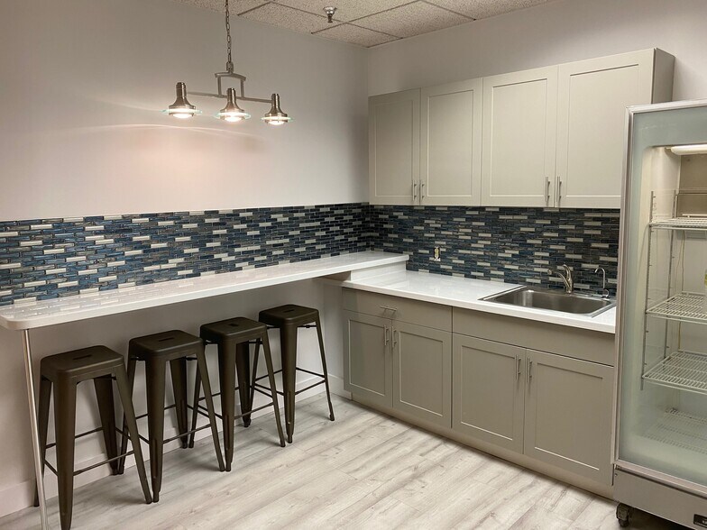 More Photos Of 100 2nd Ave N, Saint Petersburg Office For Lease