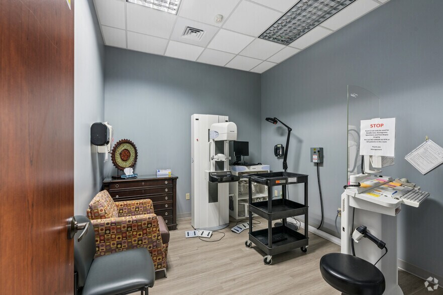 More Photos Of 17030 Red Oak Dr, Houston Medical For Sale
