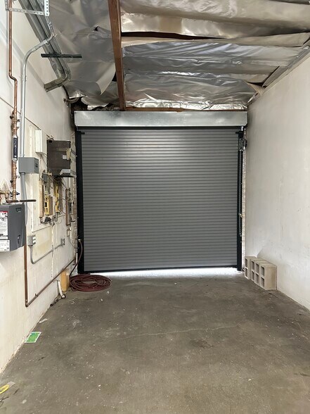 More Photos Of 9036 Owensmouth Ave, Canoga Park Manufacturing For Lease