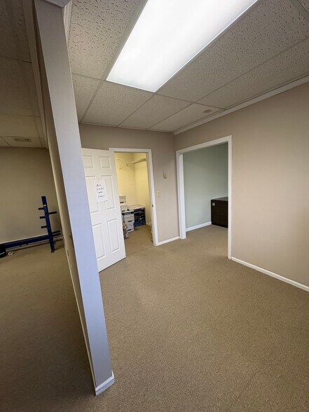 More Photos Of 1-8 Manor Dr, Hampton Medical For Lease