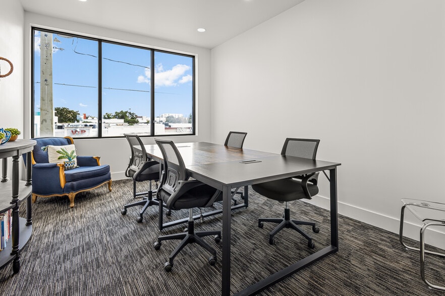 More Photos Of 132 W International Speedway Blvd, Daytona Beach Office For Lease