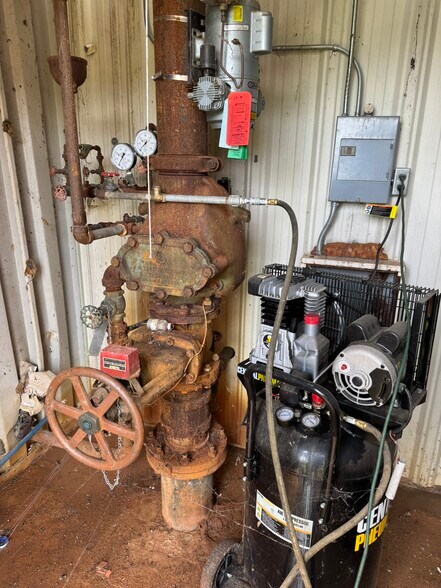 More Photos Of 1312 W Oakridge Dr, Albany Warehouse For Lease