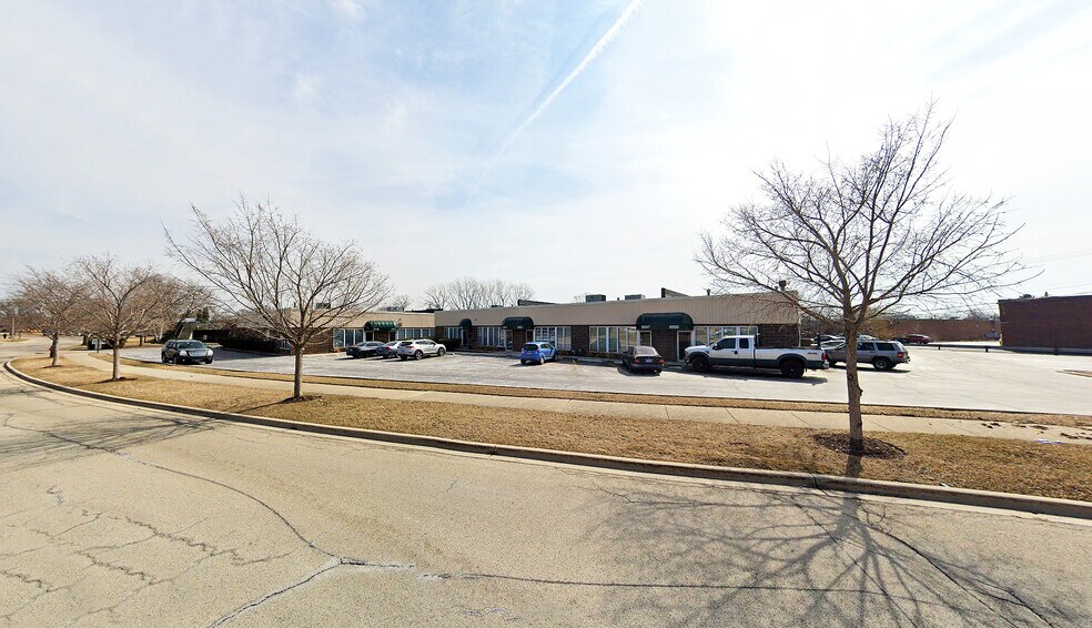 More Photos Of 2095-2119 Stonington Ave, Hoffman Estates Warehouse For Lease