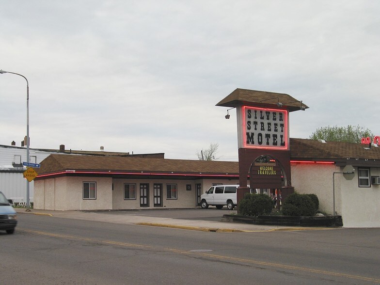 More Photos Of 100 Silver St, Hurley Hotel For Sale