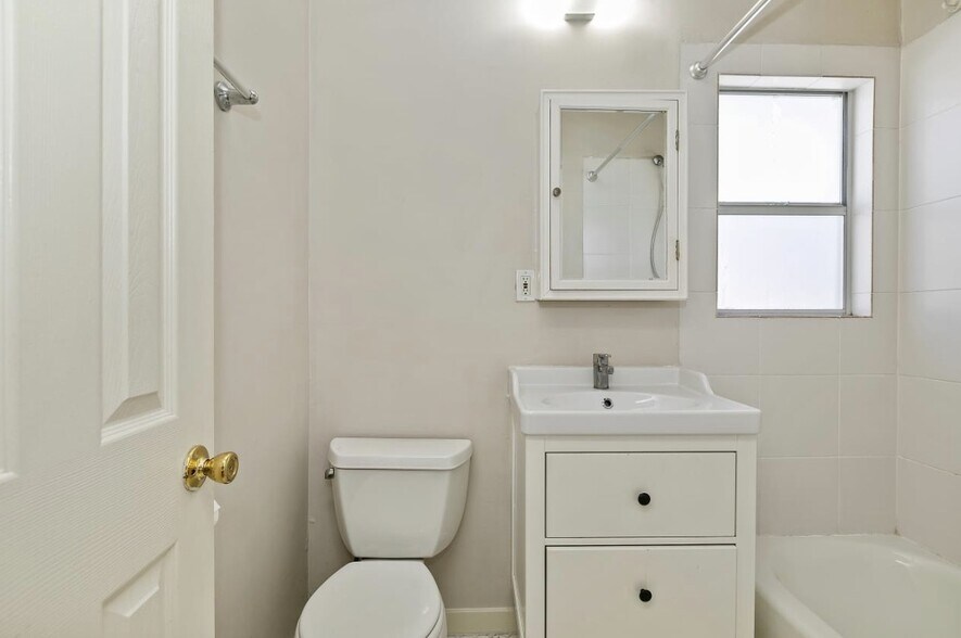 More Photos Of 625 E Broadway, Long Beach Apartments For Sale