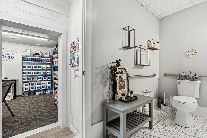 More Photos Of 10 W Franklin St, Bellbrook Storefront Retail Office For Lease