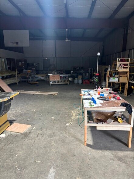 More Photos Of 12111 Henry St, Claxton Distribution For Sale