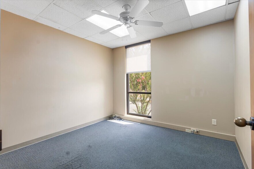 More Photos Of 9846 State Highway 31 E, Tyler Medical For Sale