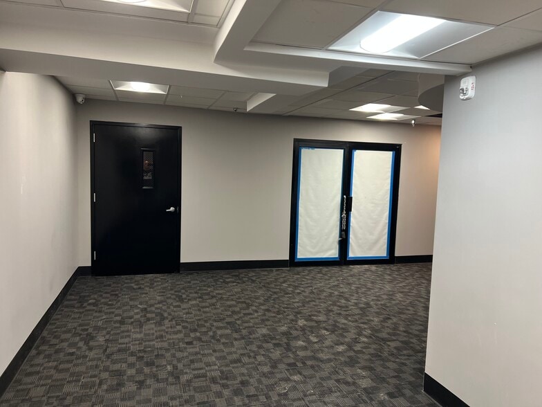 More Photos Of 310 Merrick Rd, Rockville Centre Storefront For Lease