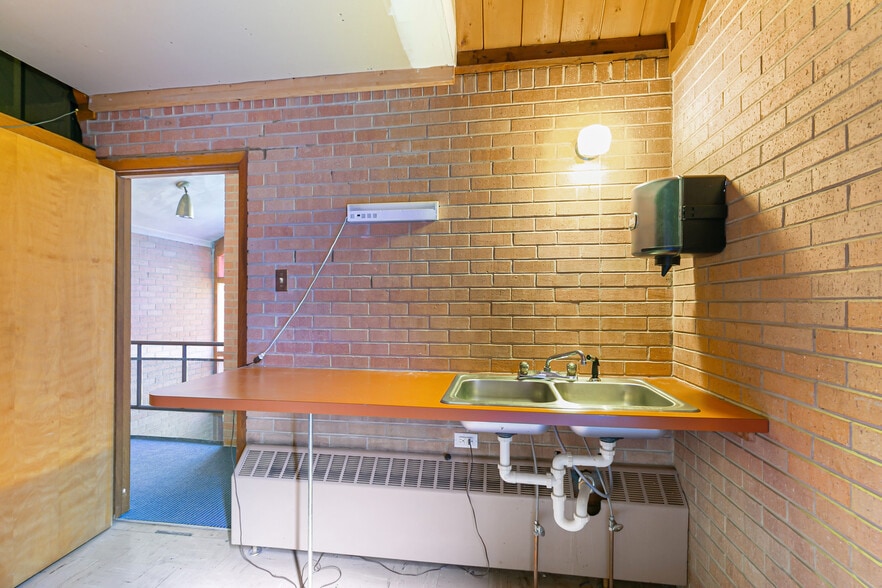 More Photos Of 3955-3995 N Irving St, Denver Religious Facility For Lease