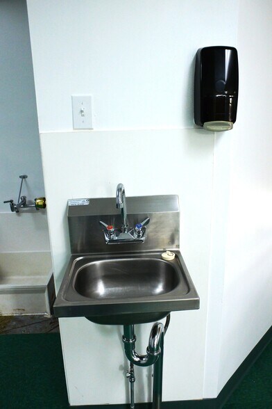 More Photos Of 7401 Woodbine Ave, Philadelphia Storefront Retail Residential For Lease