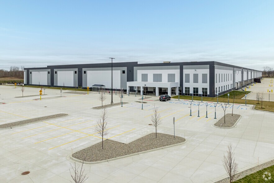 More Photos Of 17991 Wahrman Rd, New Boston Distribution For Lease