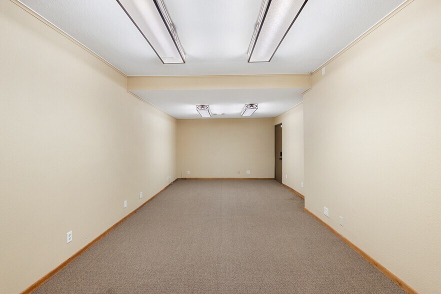 More Photos Of 807 Main St, Blanco Office For Sale