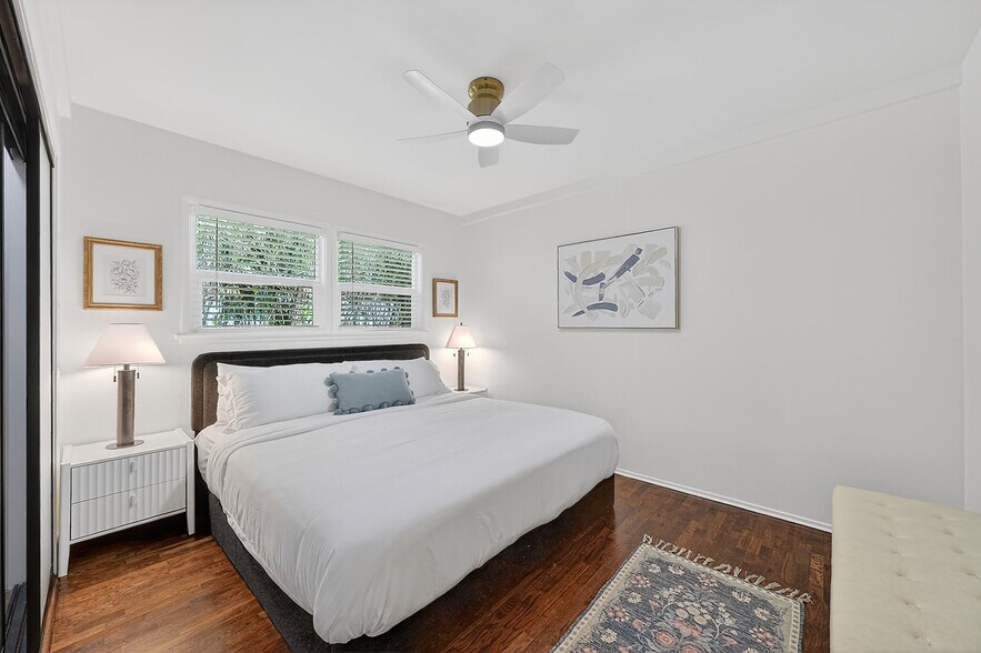 More Photos Of 218 Venice Way, Venice Multifamily For Sale