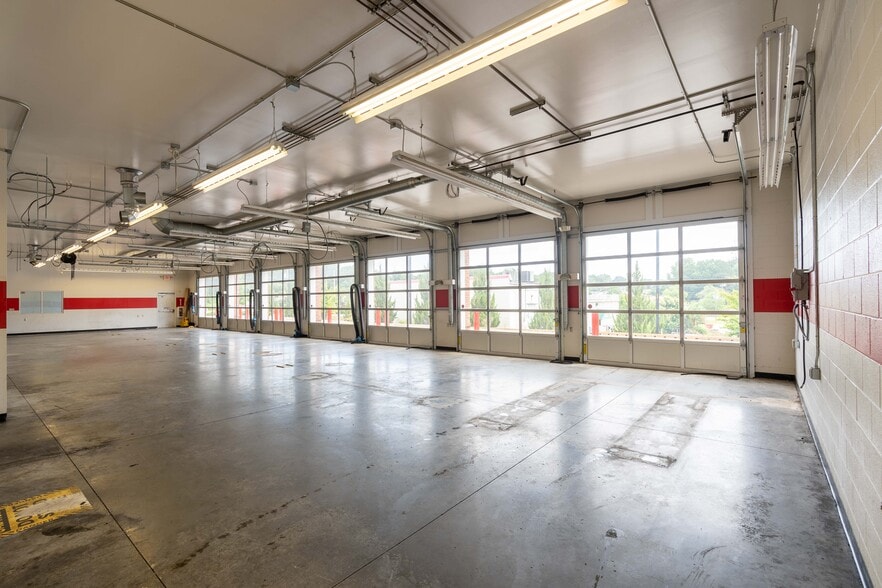 More Photos Of 3921 Western Blvd, Raleigh Auto Repair For Sale