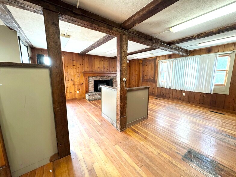 More Photos Of 2072 Main st, Londonderry Apartments For Sale