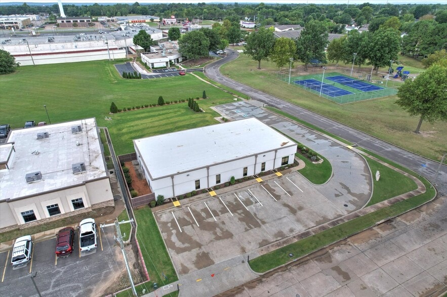 More Photos Of 1015 W Ithica St, Broken Arrow Office For Sale