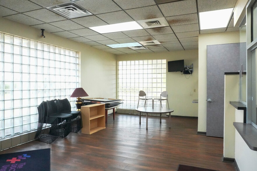 More Photos Of 11559 Leopard St, Corpus Christi Medical For Lease