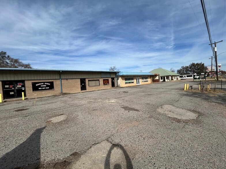 More Photos Of 6421 State Highway 31 E, Murchison Storefront For Sale