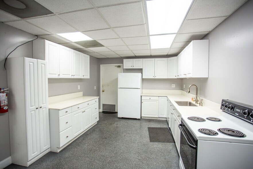 More Photos Of 1400 N Orange Blossom Trl, Orlando Warehouse For Sale