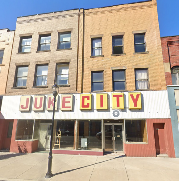 Primary Photo Of 519-523 Merchant St, Ambridge Storefront Retail Residential For Sale