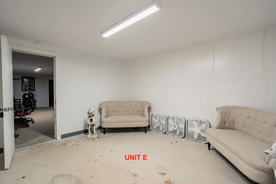 More Photos Of 8758 IN-9, Pendleton Light Manufacturing For Sale