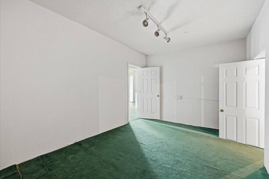 More Photos Of 437 SW 3rd St, Fruitland Freestanding For Sale