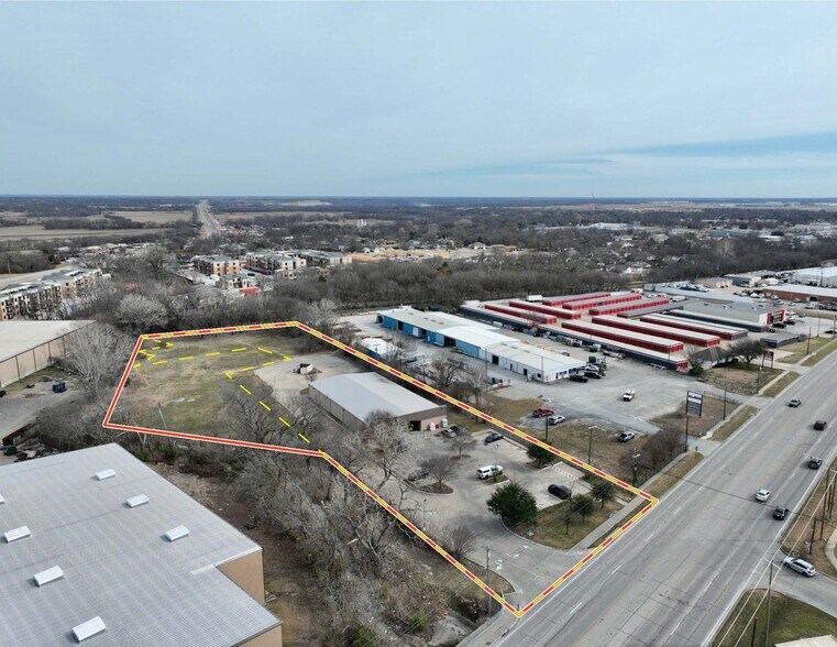 More Photos Of 902 N McDonald St, McKinney Industrial For Lease