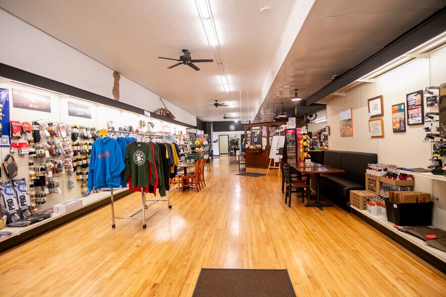 More Photos Of 201 N Main St, Elkader Flex For Sale