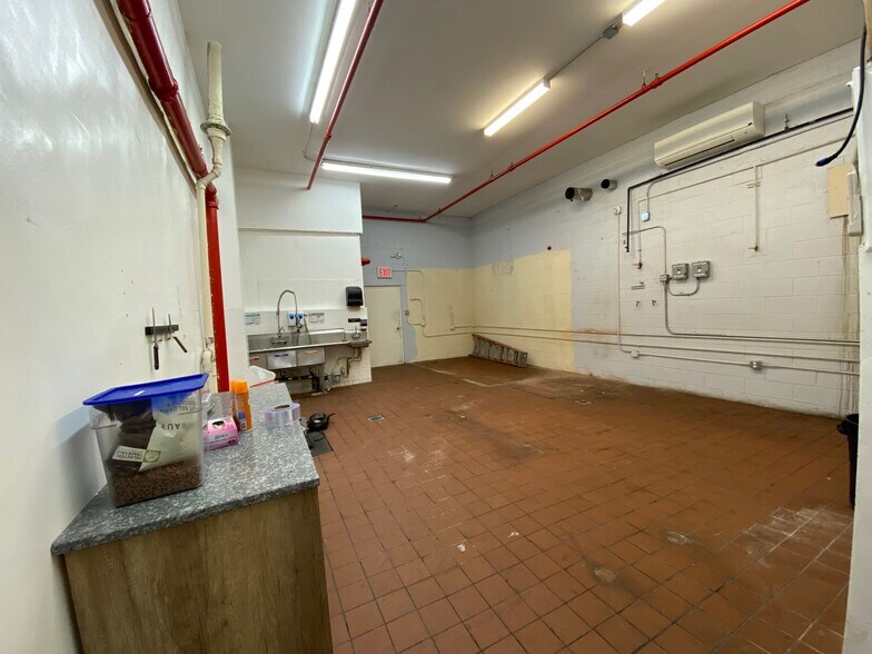 More Photos Of 206-04-206-24 Hillside Ave, Queens Village Storefront For Lease