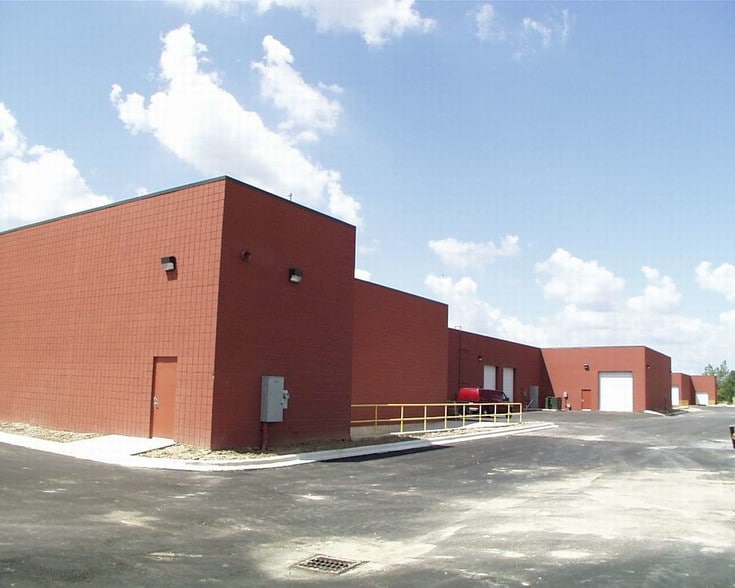 More Photos Of 700-810 Welch Rd, Commerce Township Light Distribution For Lease