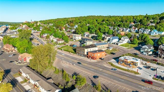 More Photos Of 407 W Memorial Dr, Houghton Freestanding For Sale