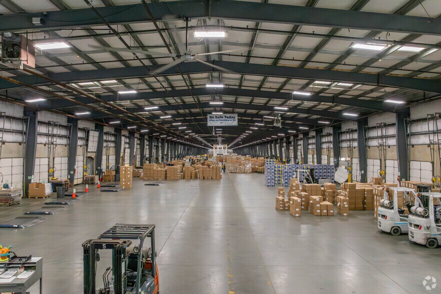 More Photos Of 3516 S Military Hwy, Chesapeake Distribution For Lease